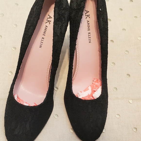 ANNE KLEIN WOMEN'S LACE BLACK High HEELED EVENT PUMP SHOE- 7.5M - Picture 5 of 8